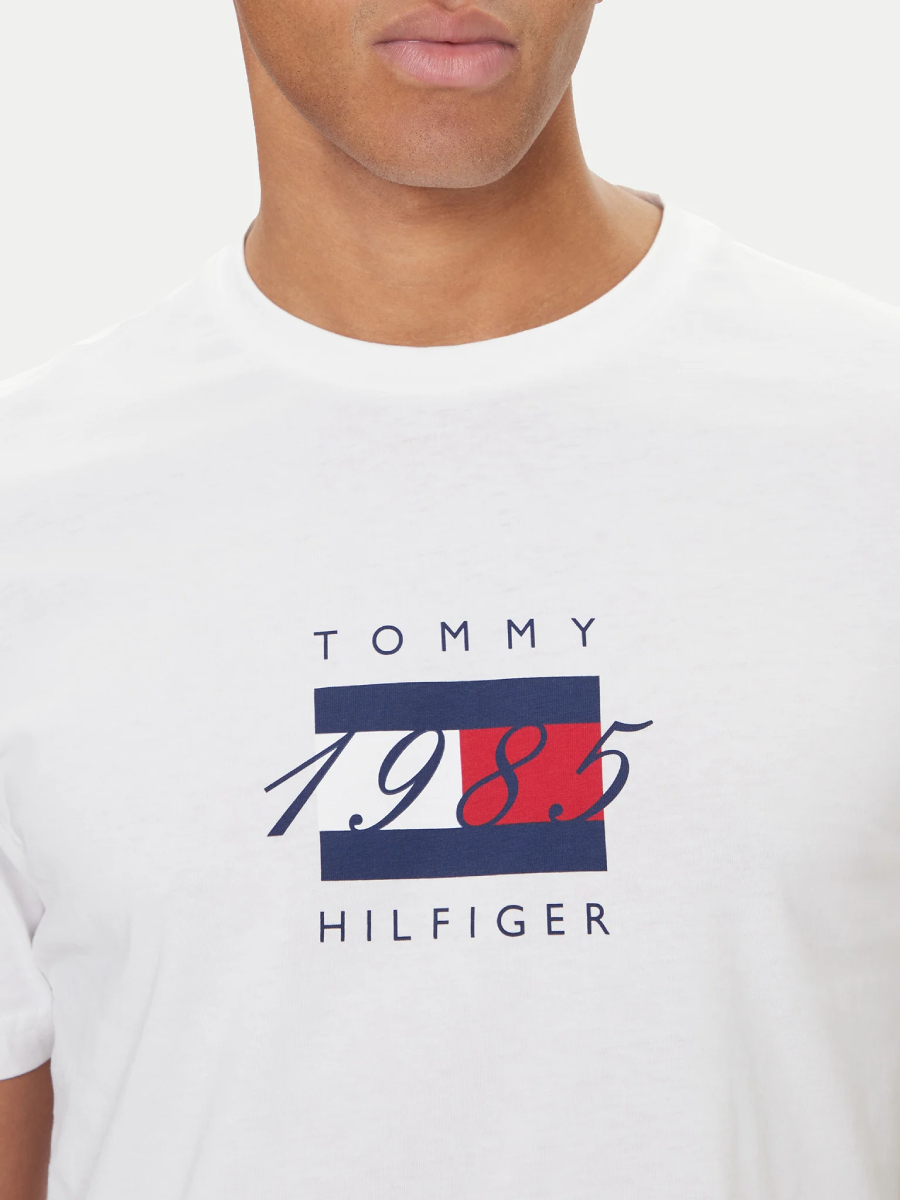 detail Tommy Hilfiger pánské bílé triko