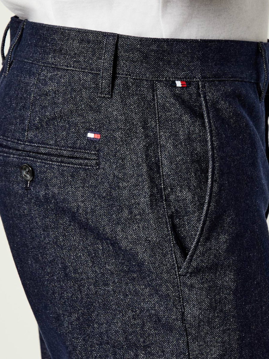 detail Tommy Hilfiger pánské tmavě modré kalhoty