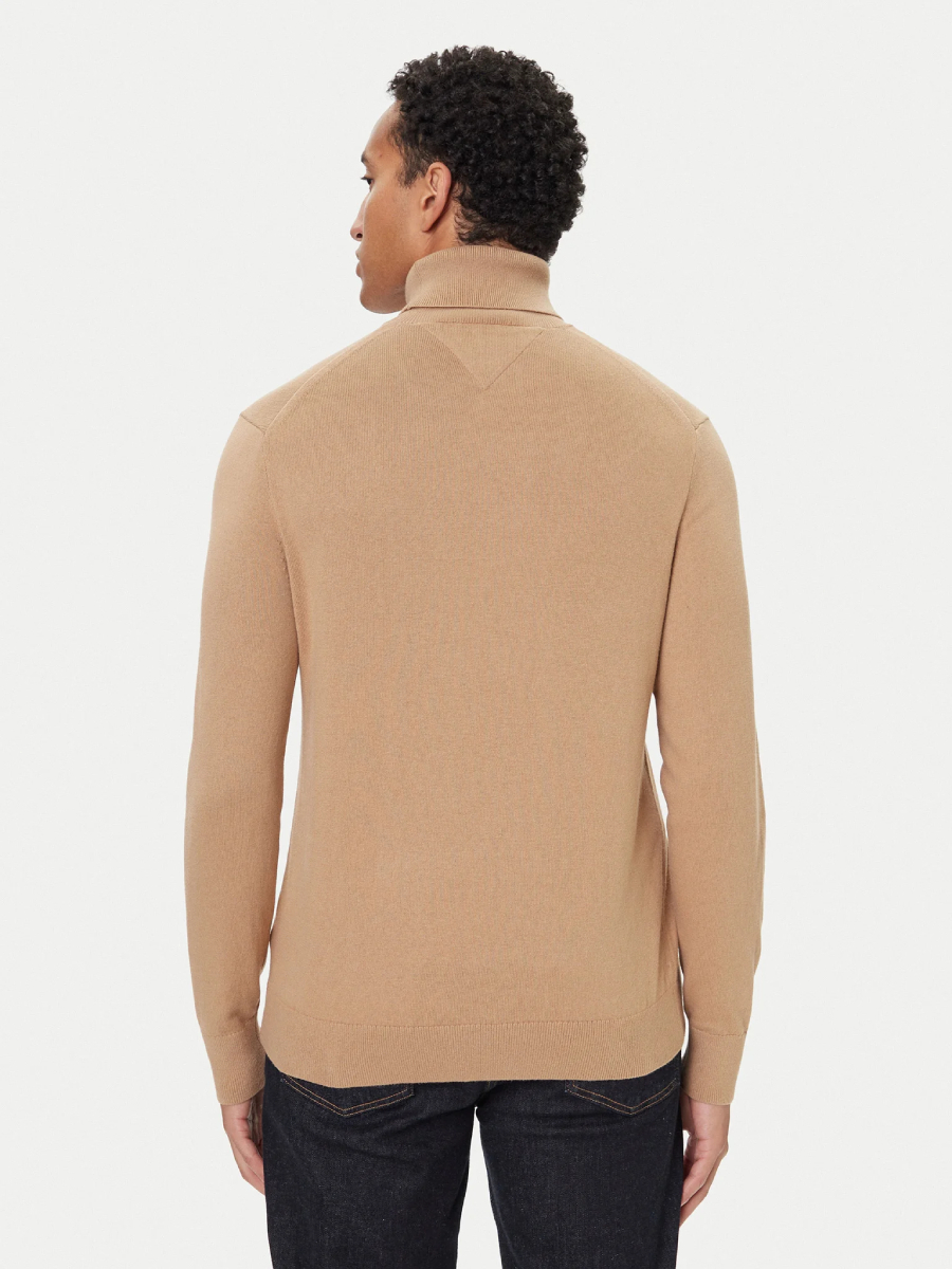detail Tommy Hilfiger pánský béžový rolák