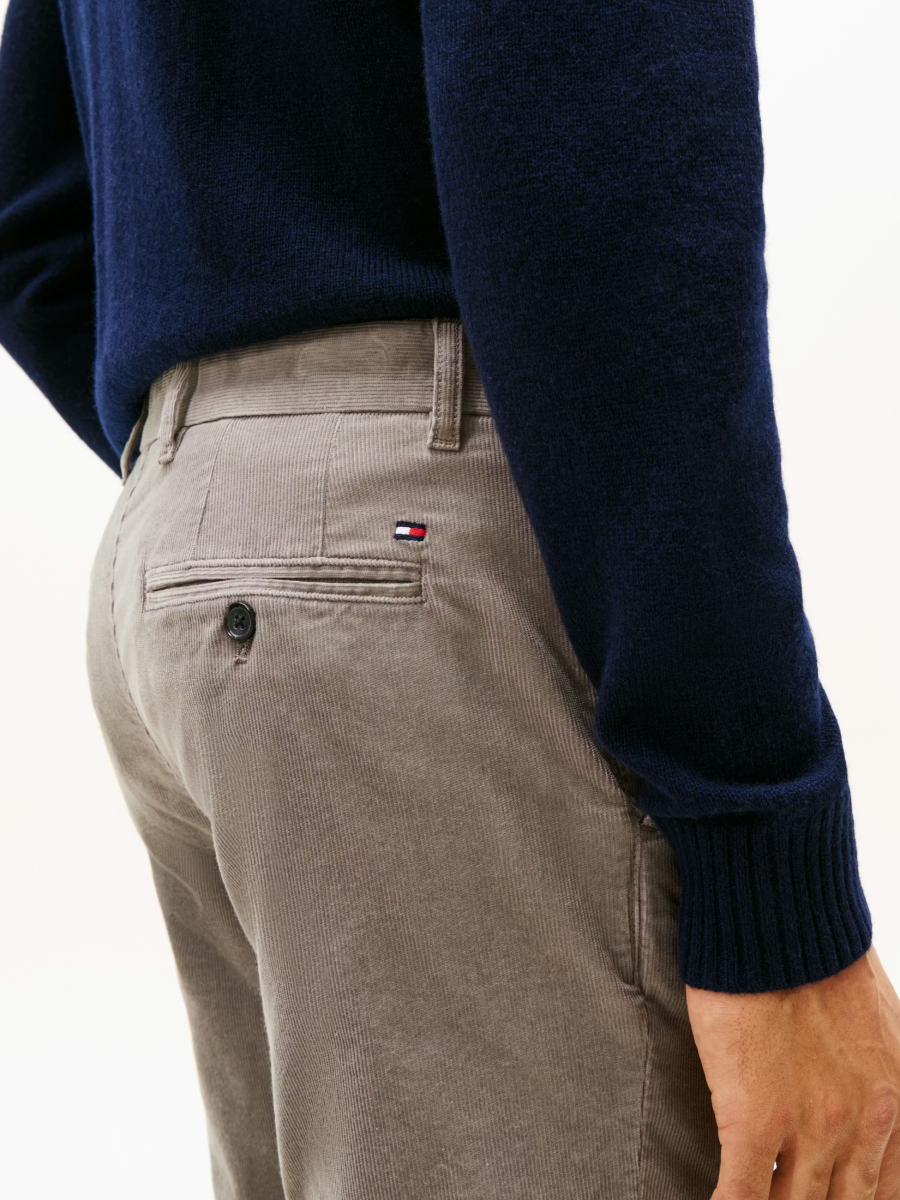 detail Tommy Hilfiger pánské šedé kalhoty