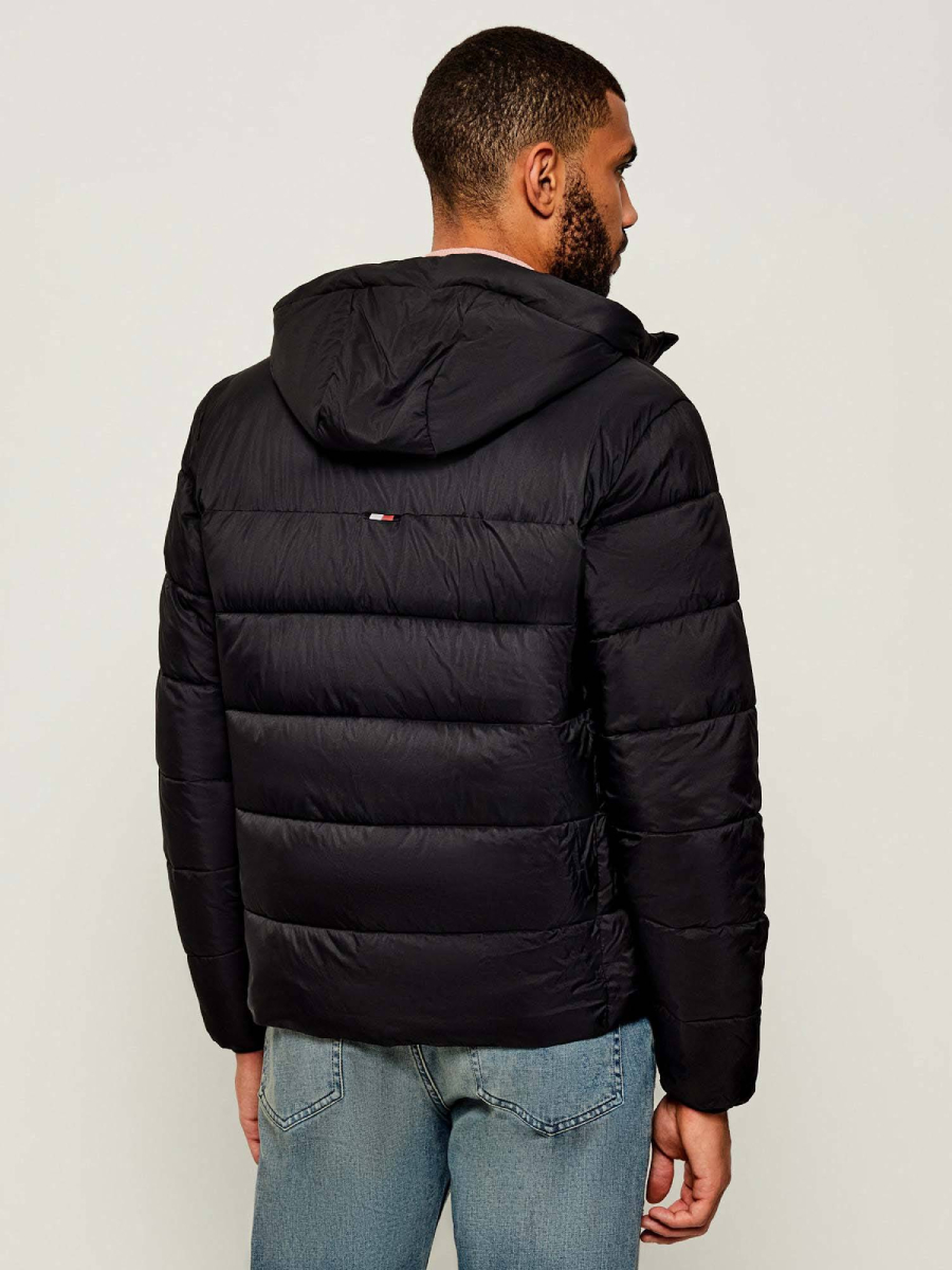 detail Tommy Hilfiger pánská černá bunda
