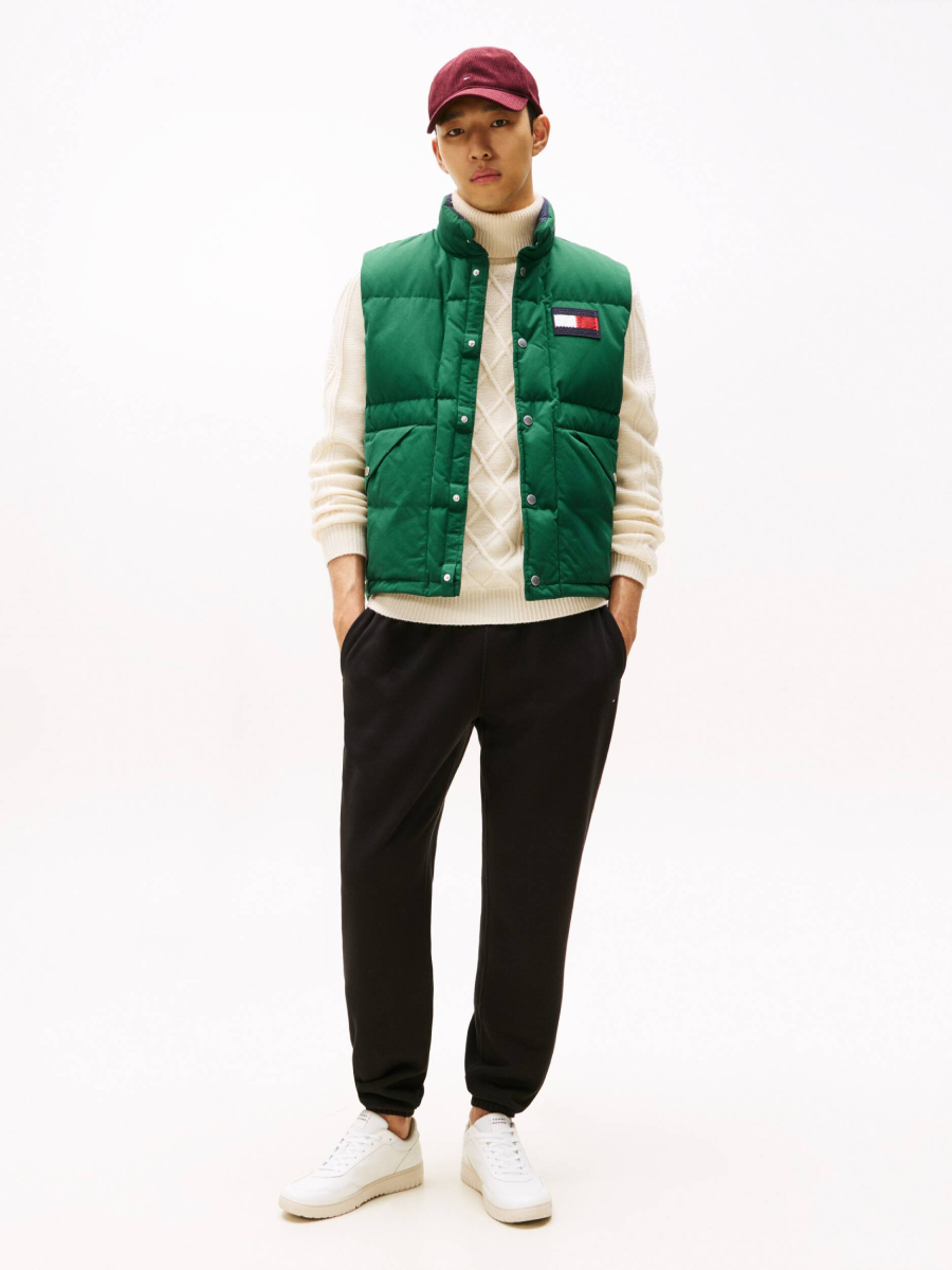 detail Tommy Hilfiger pánské černé tepláky