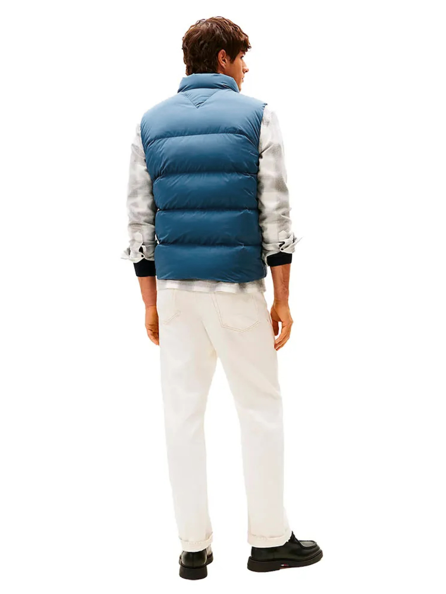 detail Tommy Hilfiger pánská modrá vesta