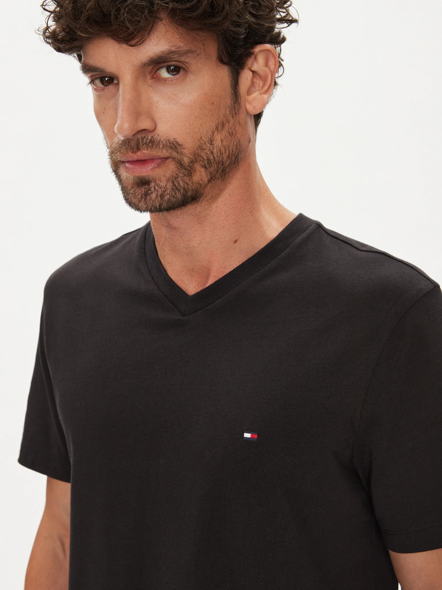 detail Tommy Hilfiger pánské černé triko