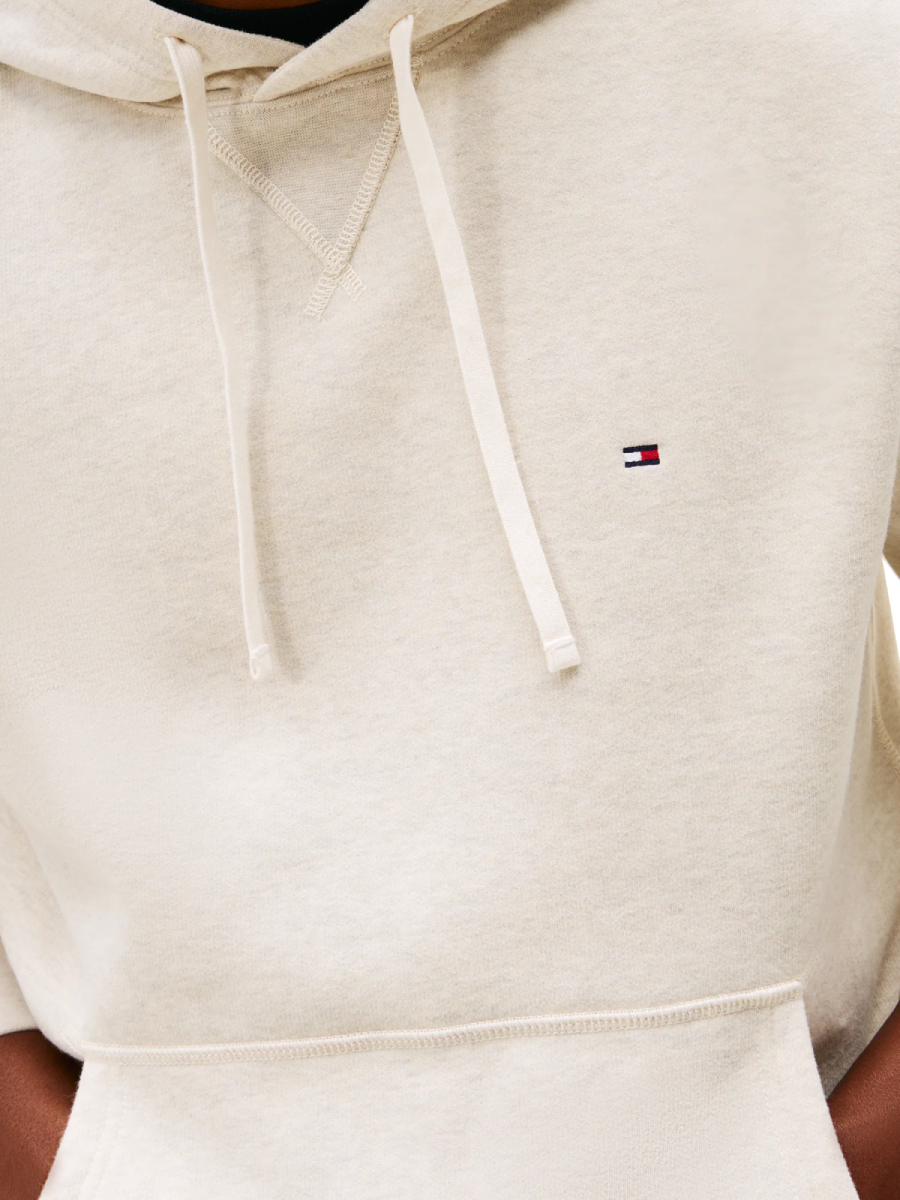 detail Tommy Hilfiger pánská krémová mikina