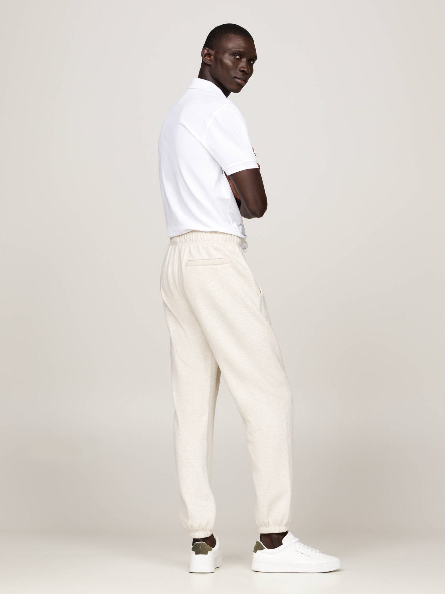 detail Tommy Hilfiger pánské krémové tepláky