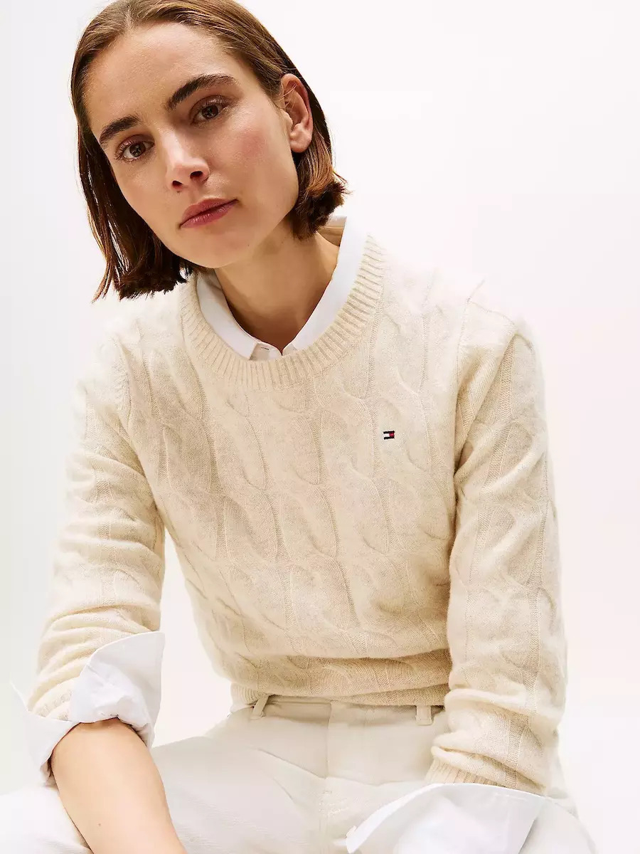 detail Tommy Hilfiger dámský krémový svetr