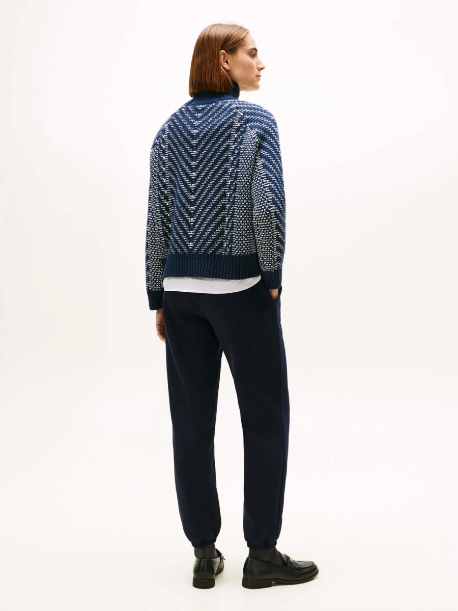 detail Tommy Hilfiger dámský tmavě modrý rolákový svetr
