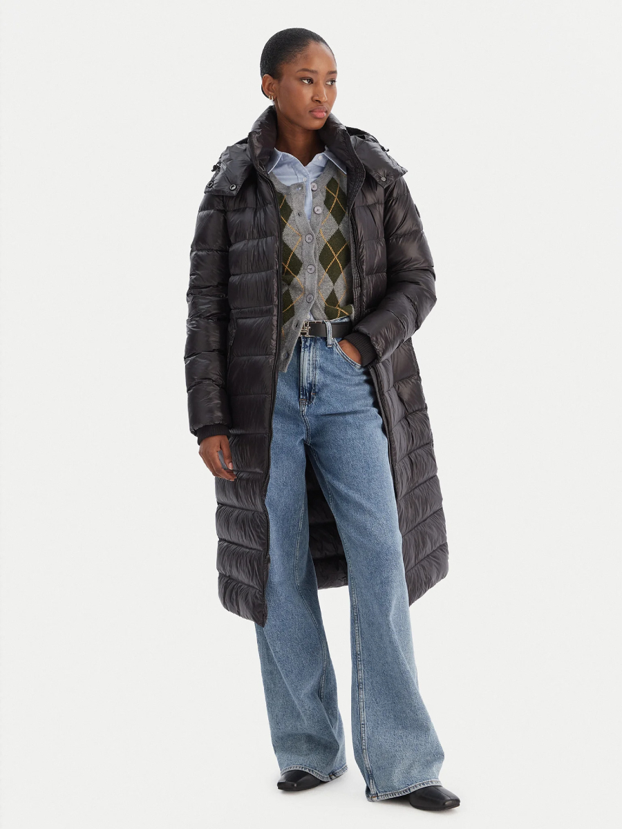 detail Tommy Hilfiger dámská péřová bunda