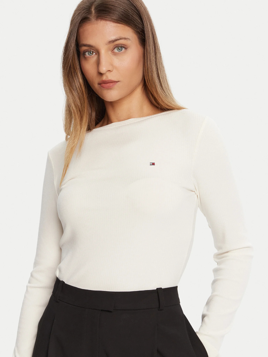 detail Tommy Hilfiger dámské krémové tričko