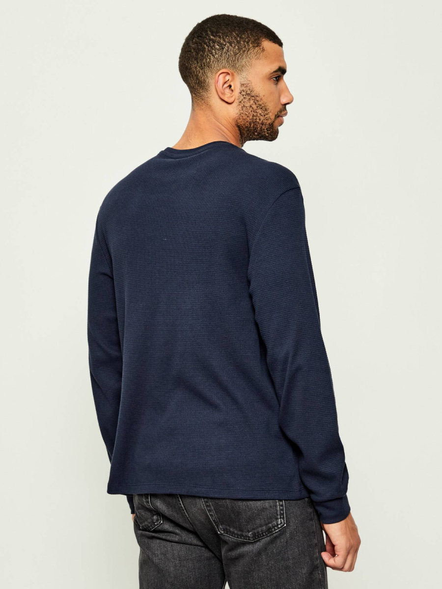 detail Calvin Klein pánské tmavě modré tričko