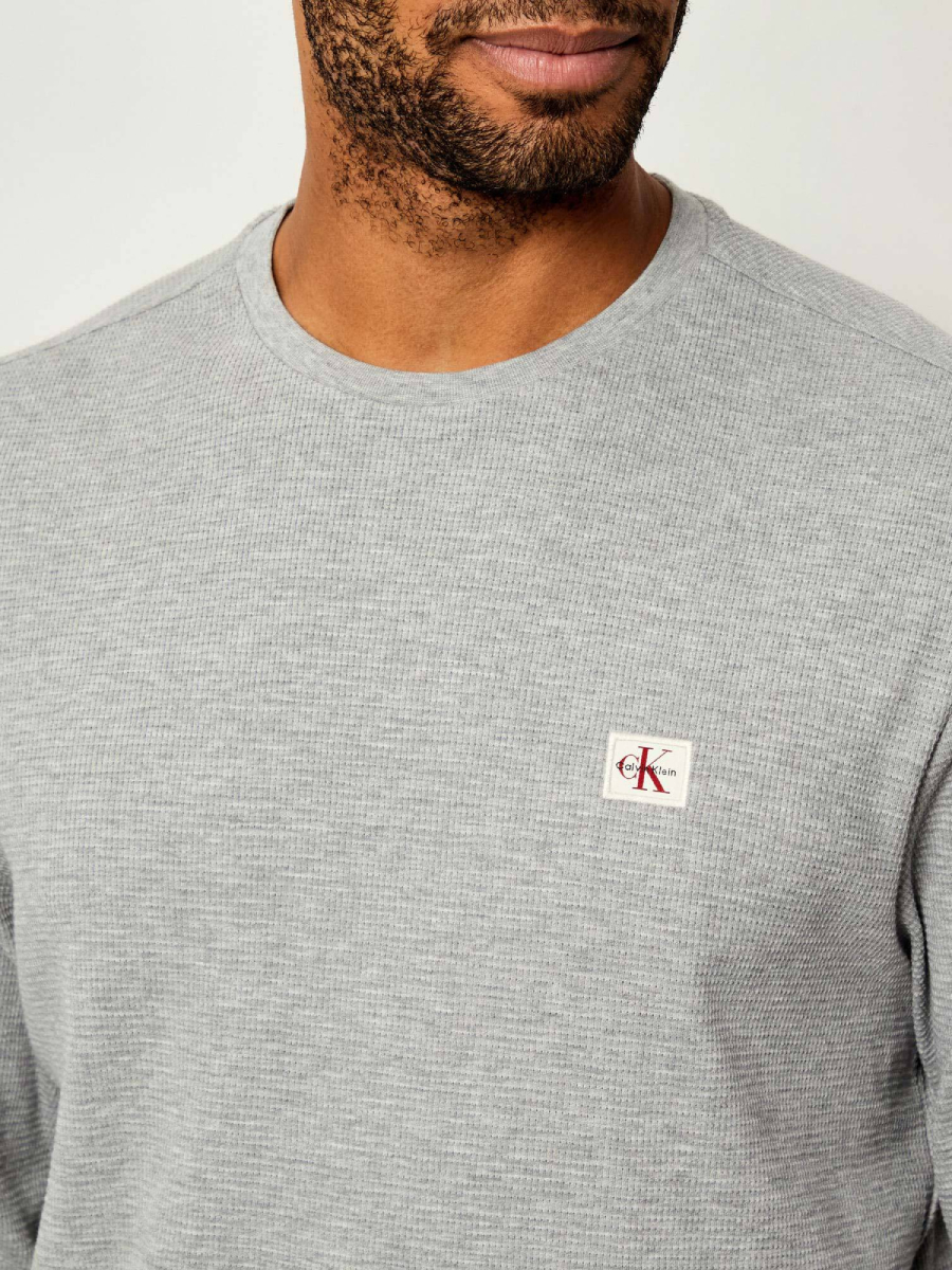 detail Calvin Klein pánské šedé tričko