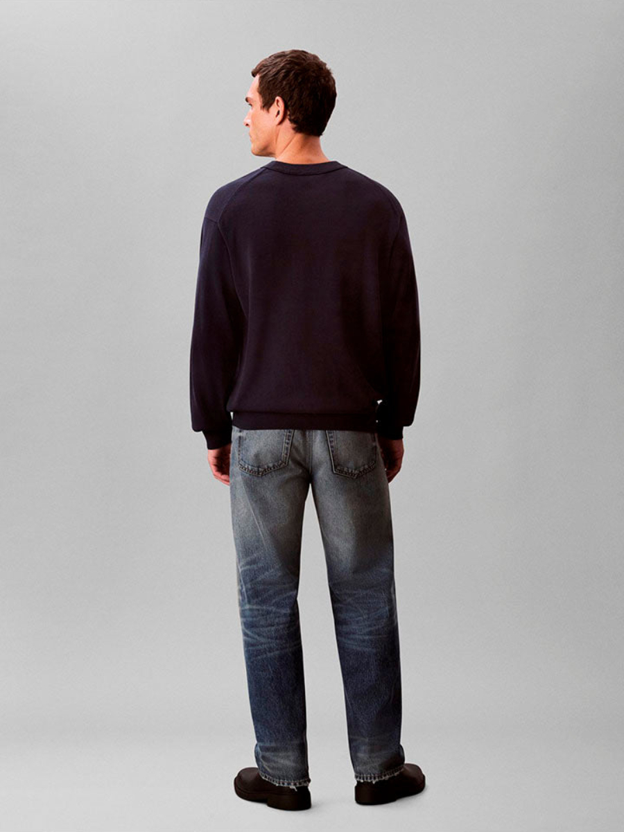detail Calvin Klein pánský modrý svetr