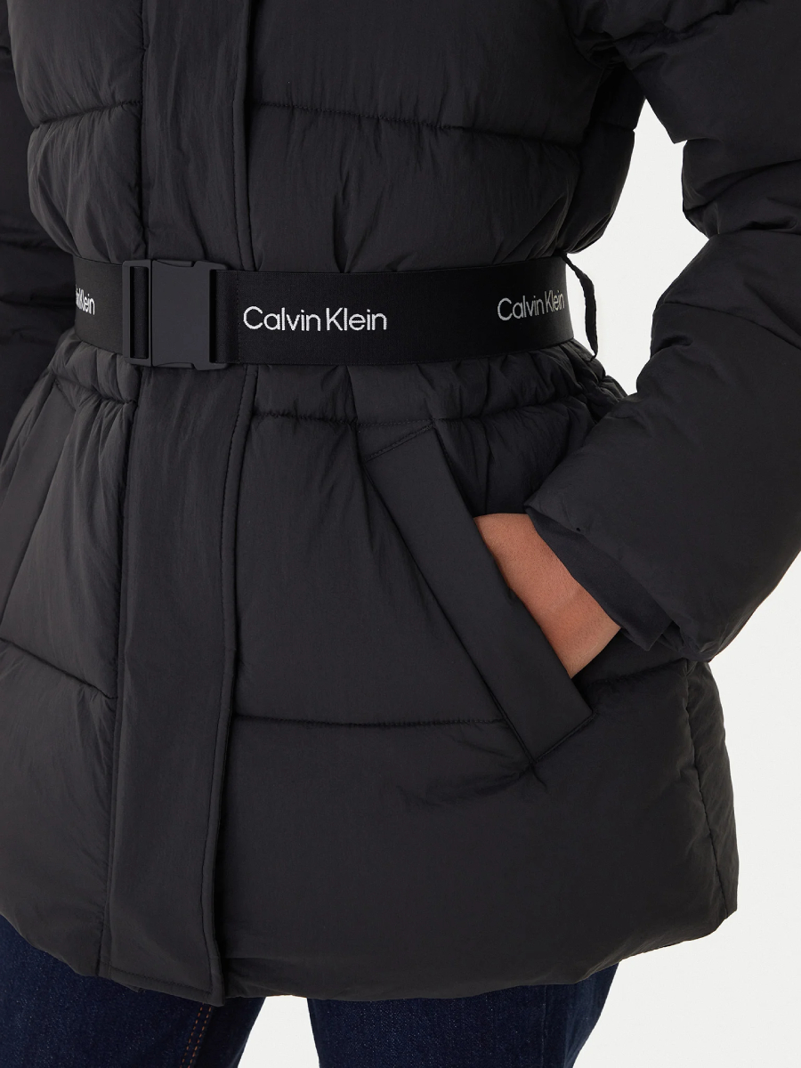 detail Calvin Klein dámská černá bunda