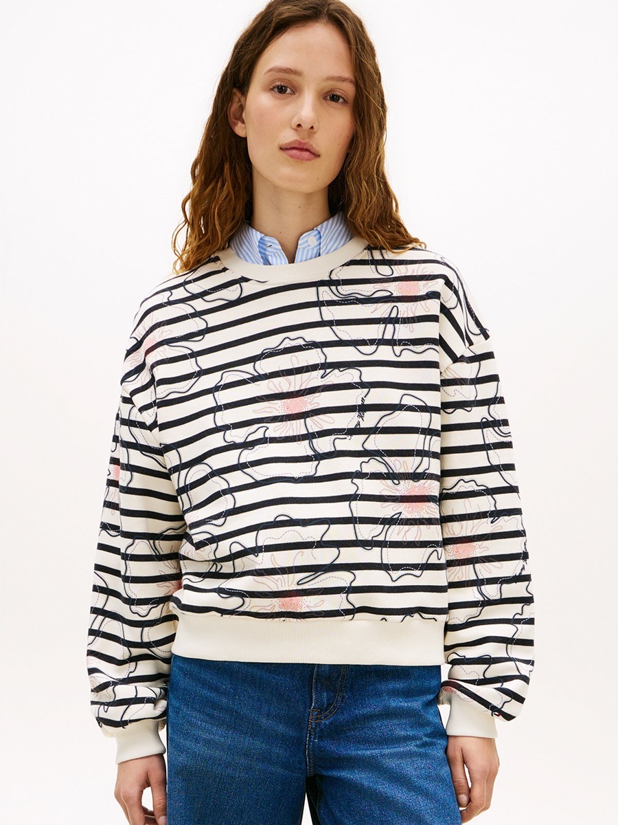 detail Tommy Hilfiger dámská krémová mikina