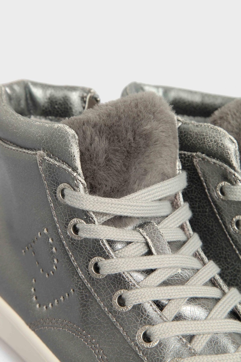 detail Pepe Jeans dámské stříbrné kotníkové tenisky