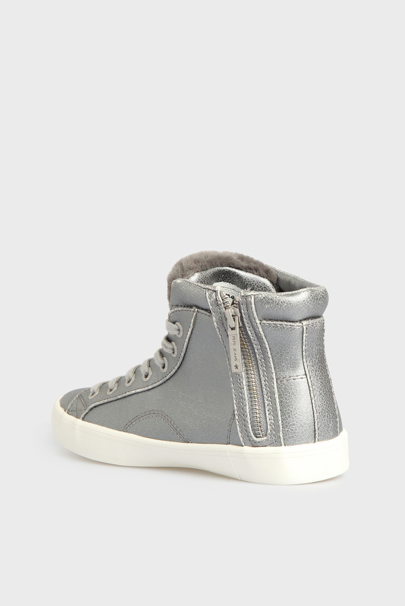 detail Pepe Jeans dámské stříbrné kotníkové tenisky