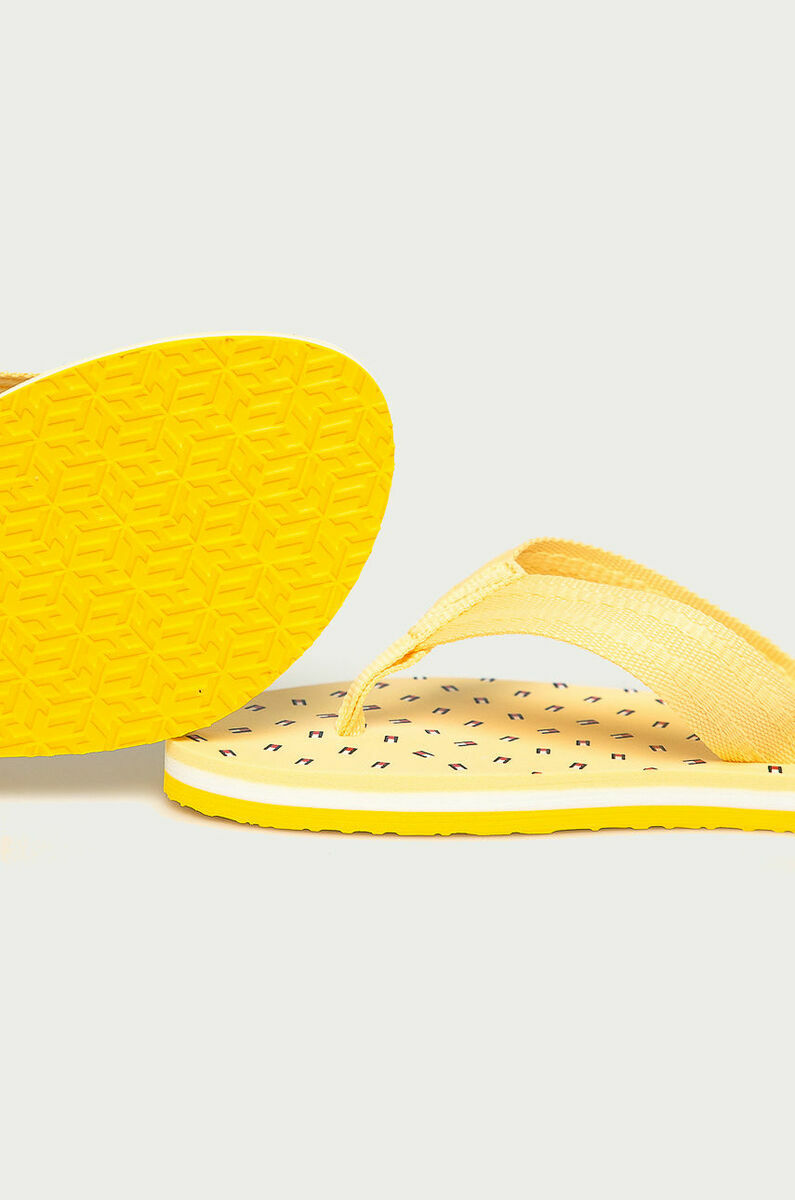 detail Tommy Hilfiger dámské žluté žabky