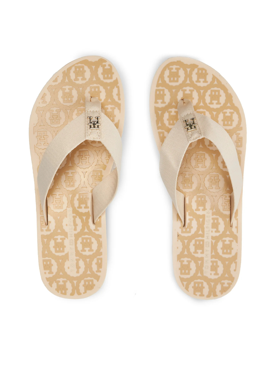 detail Tommy Hilfiger dámské béžové žabky