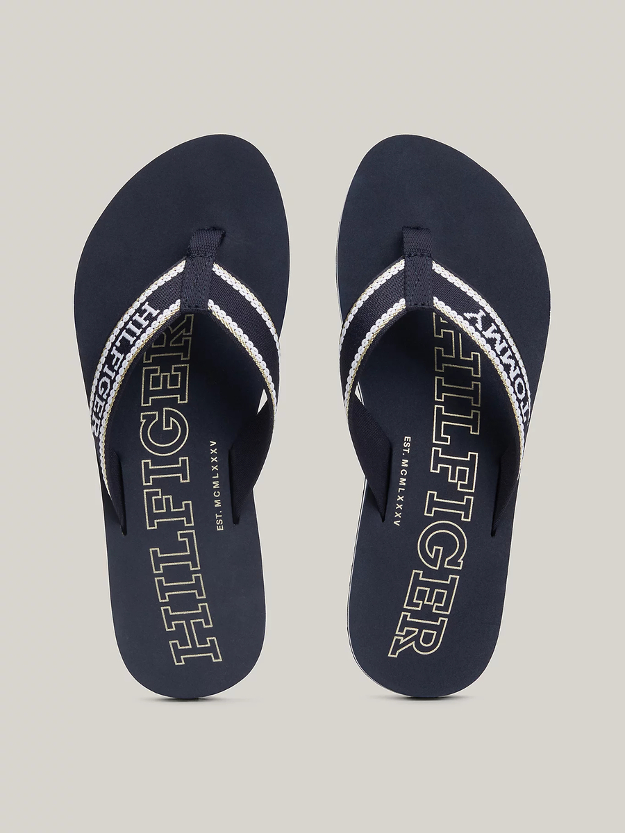 detail Tommy Hilfiger dámské tmavě modré žabky