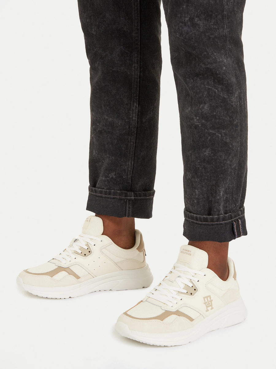 detail Tommy Hilfiger pánské béžové tenisky