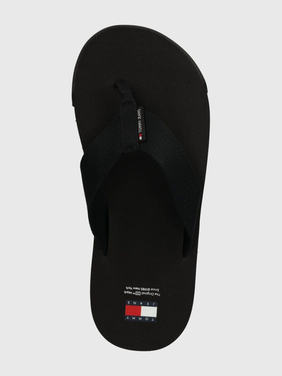 detail Tommy Jeans pánské černé žabky