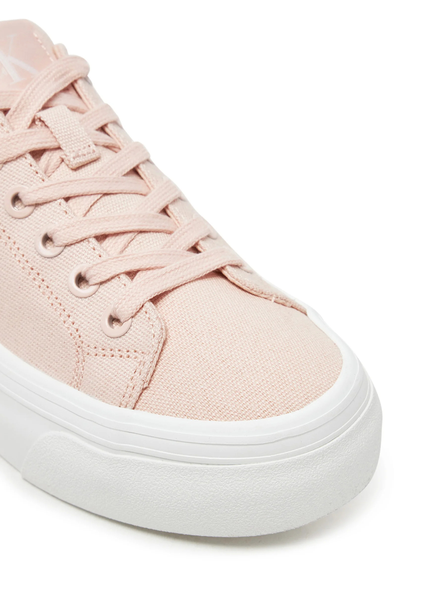 detail Calvin Klein dámské světle oranžové tenisky