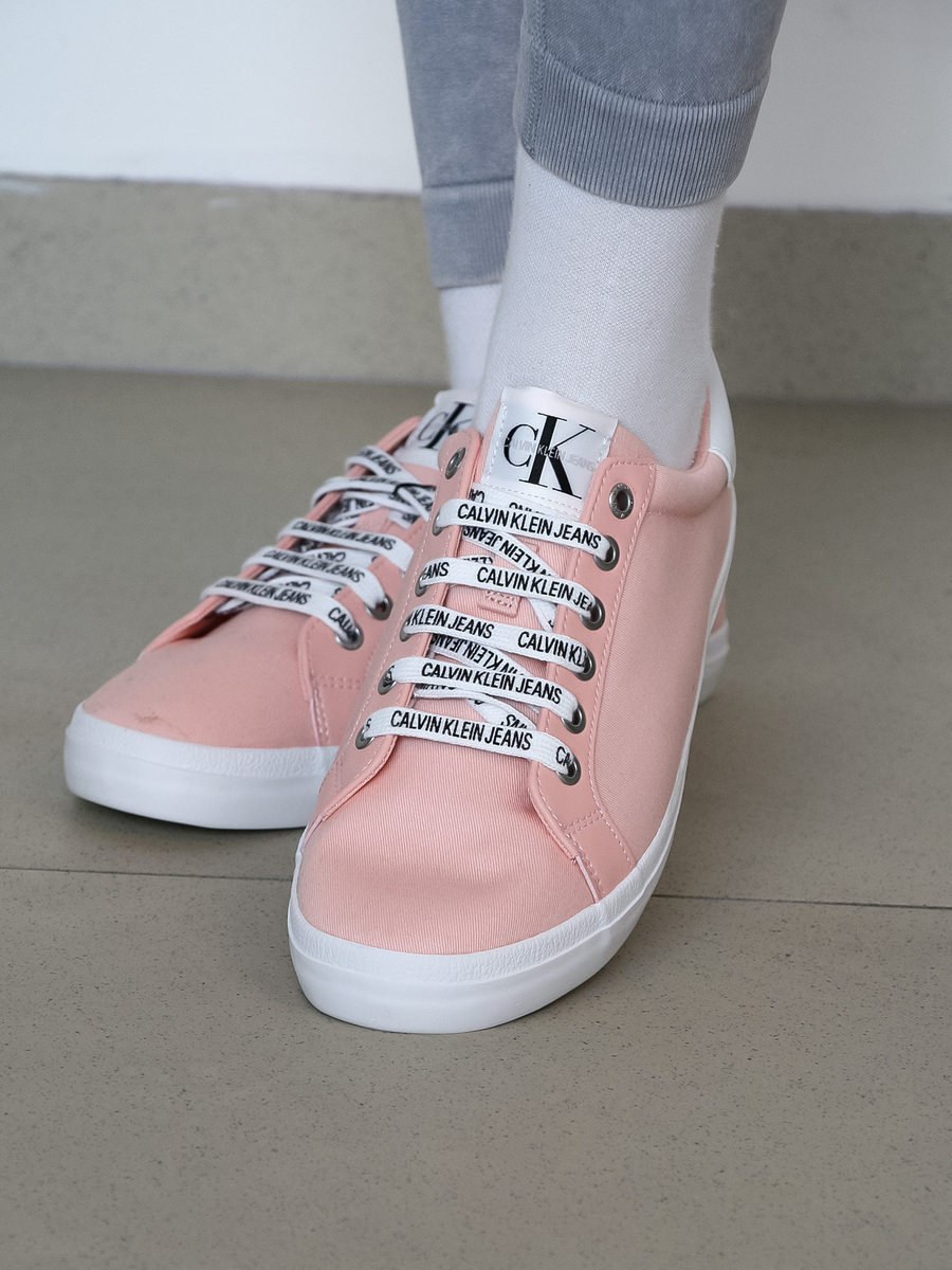detail Calvin Klein dámské růžové tenisky