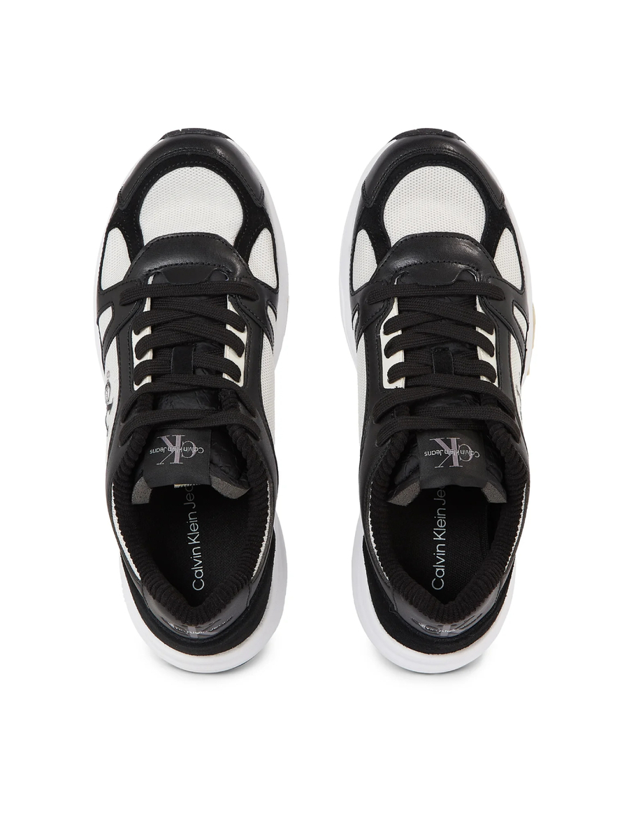 detail Calvin Klein pánské černobílé tenisky
