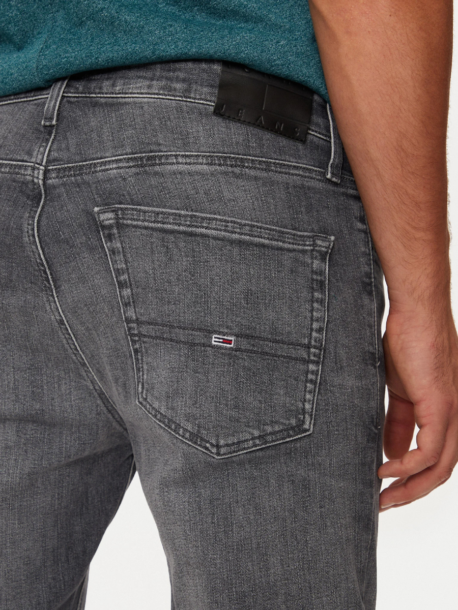 detail Tommy Jeans pánské černé džíny