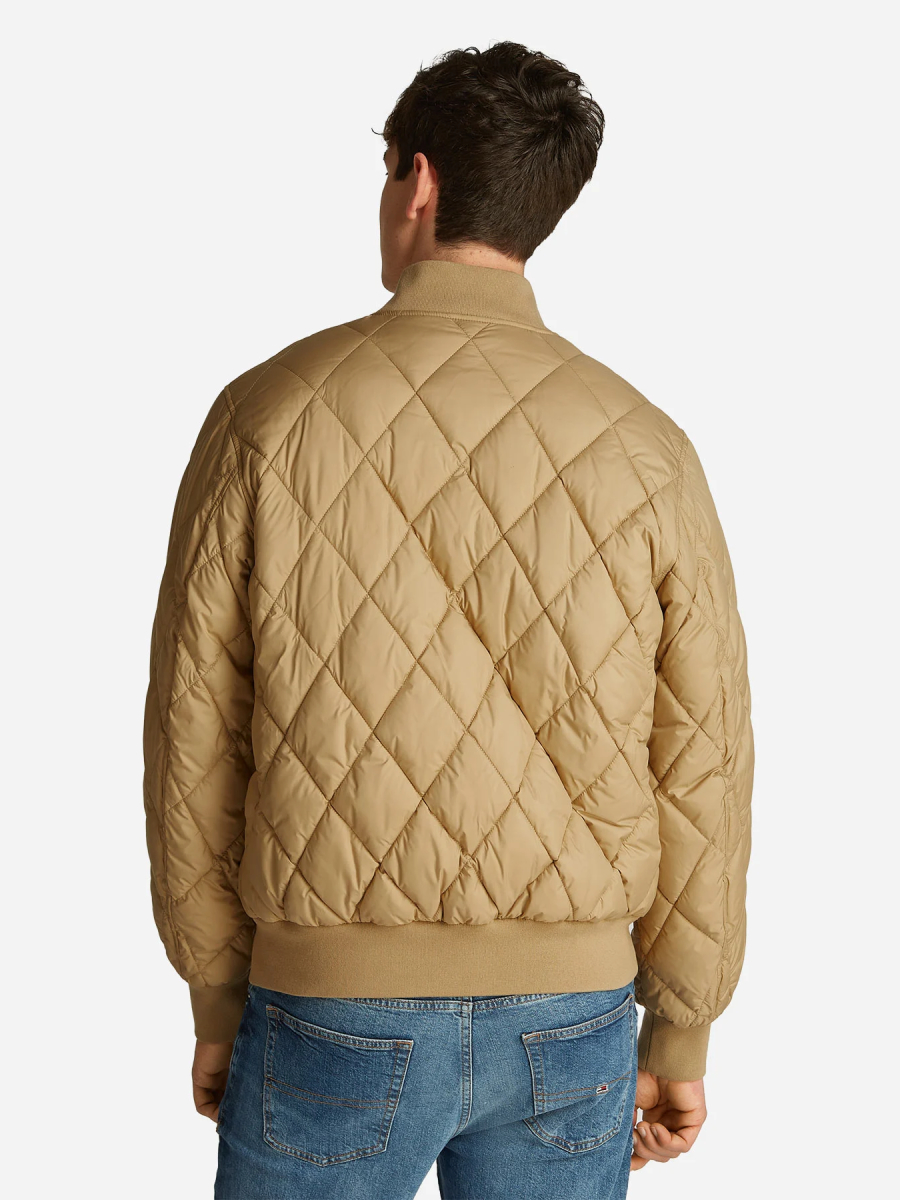 detail Tommy Jeans pánský béžový bomber