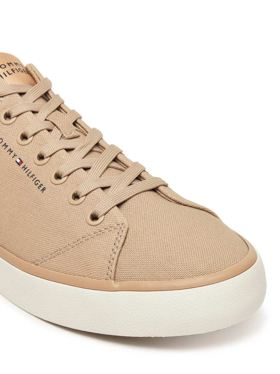 detail Tommy Hilfiger pánské béžové tenisky
