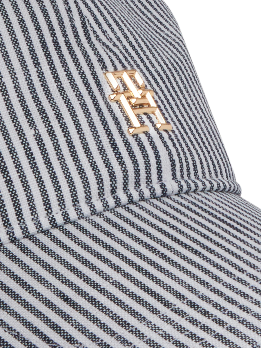 detail Tommy Hilfiger tmavomodrá  kšiltovka
