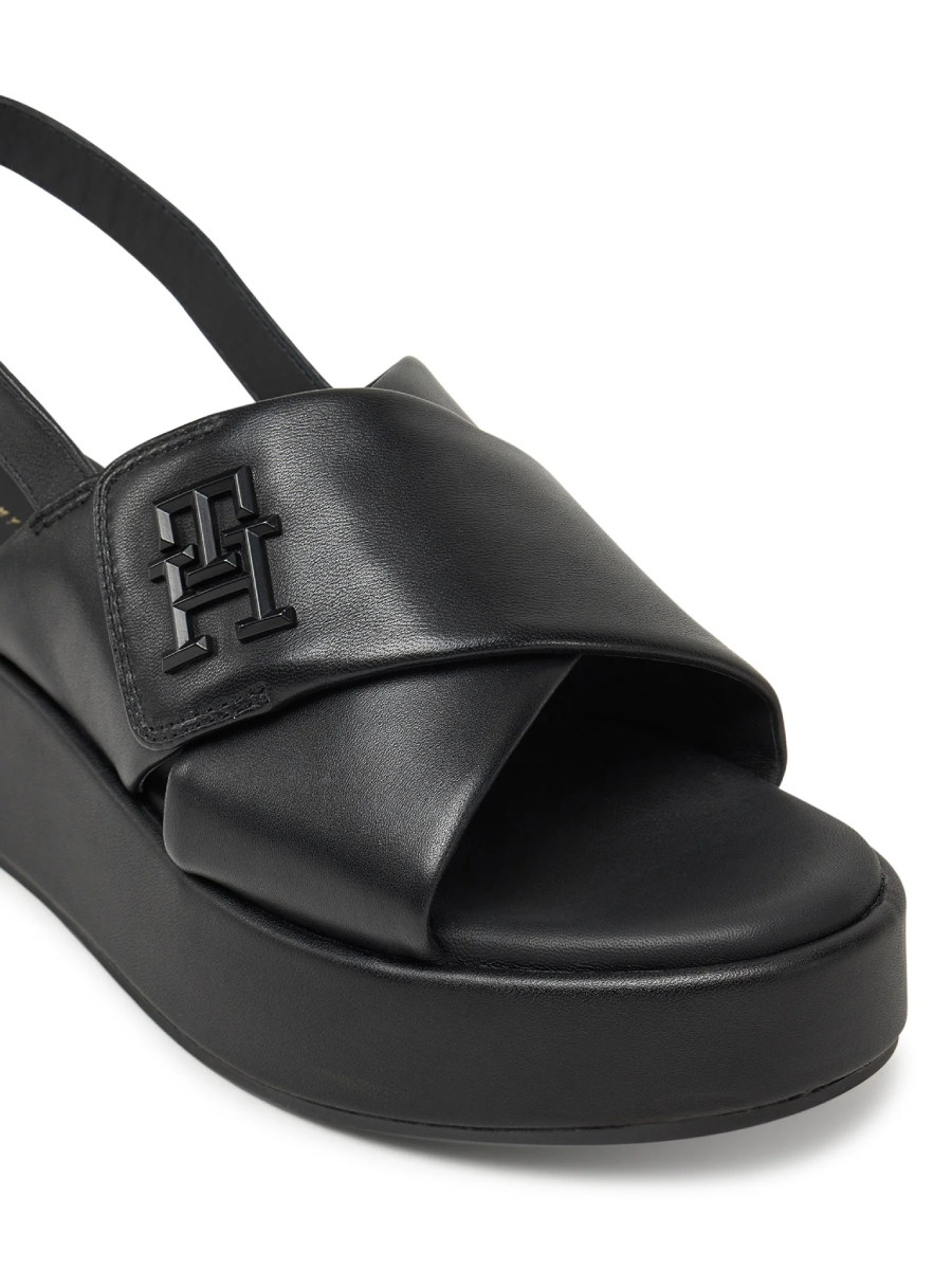 detail Tommy Hilfiger dámské černé sandále