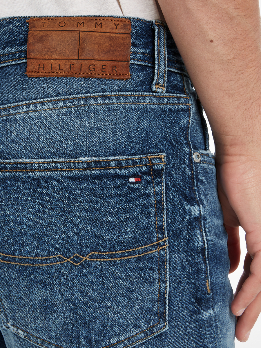 detail Tommy Hilfiger pánské modré džíny 