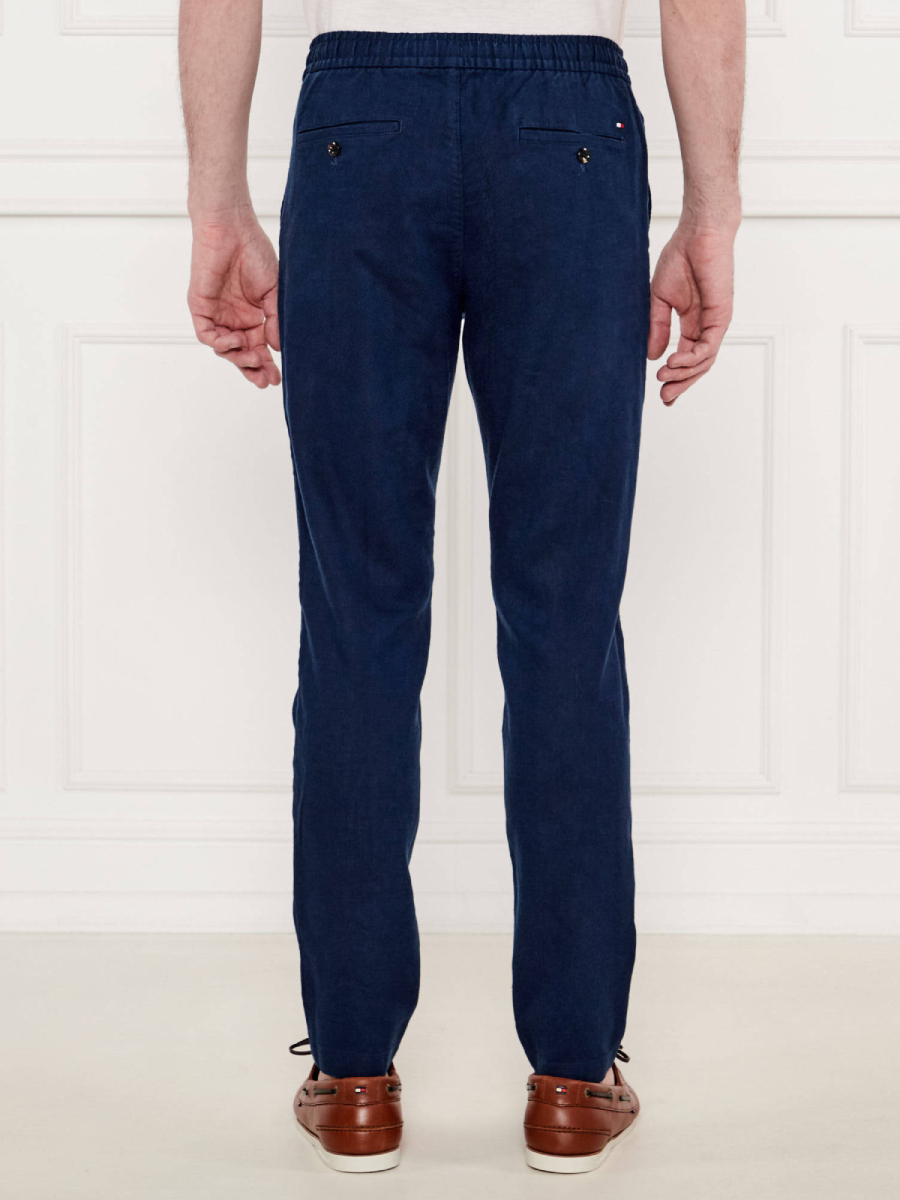 detail Tommy Hilfiger pánské tmavě modré kalhoty