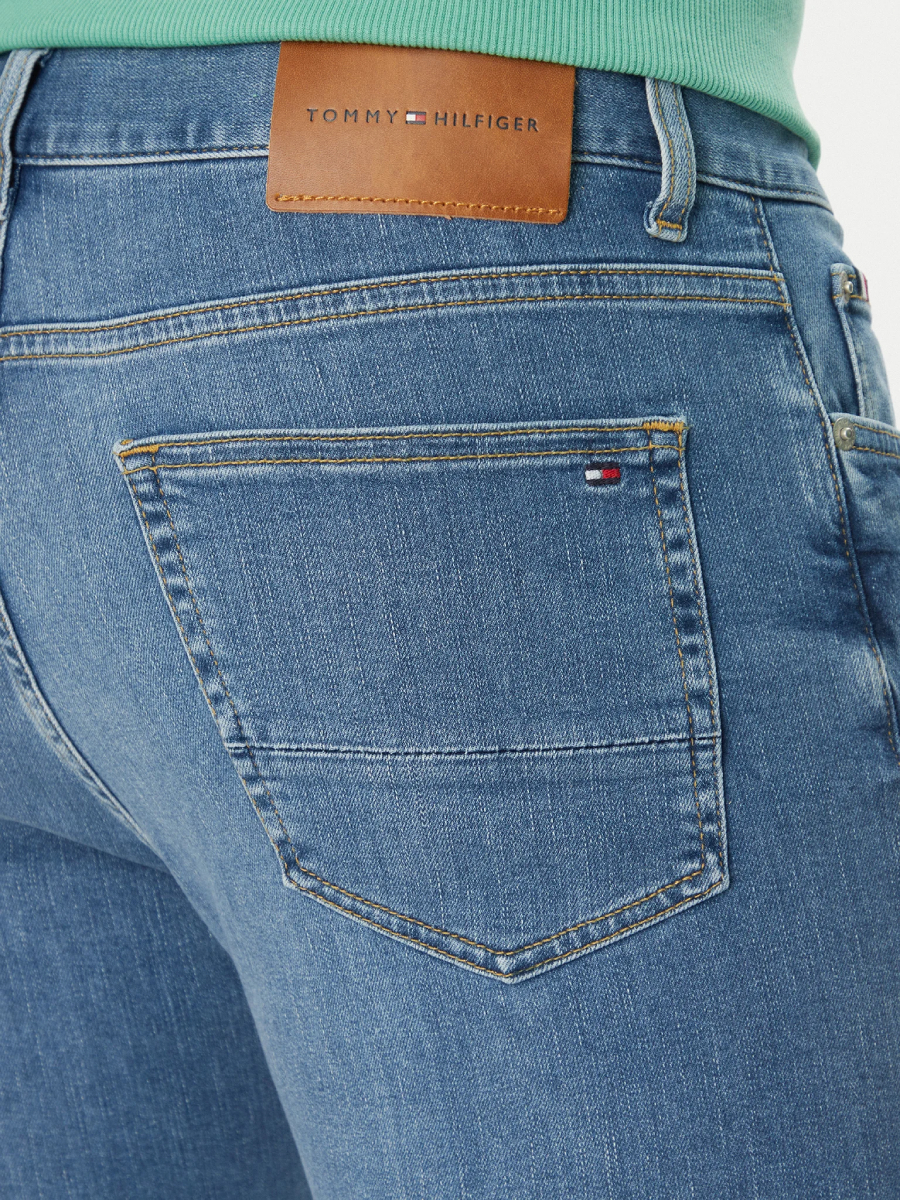detail Tommy Hilfiger pánské modré džíny