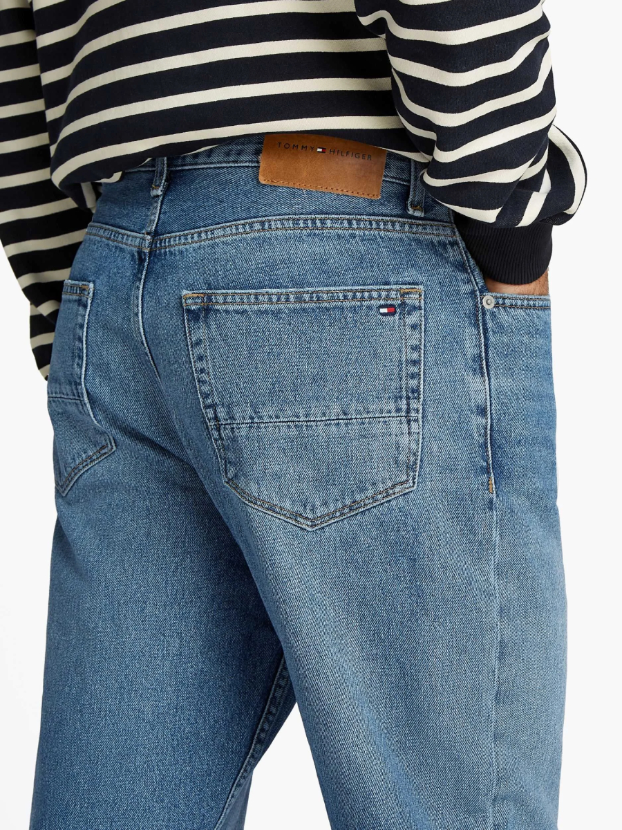 detail Tommy Hilfiger pánské modré džíny