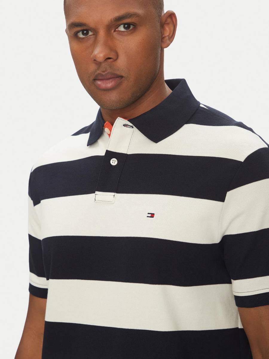 detail Tommy Hilfiger pánské modro krémové pruhované polotričko