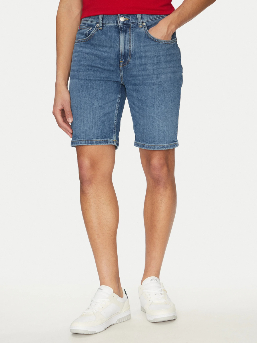 detail Tommy Hilfiger pánské modré džínové šortky
