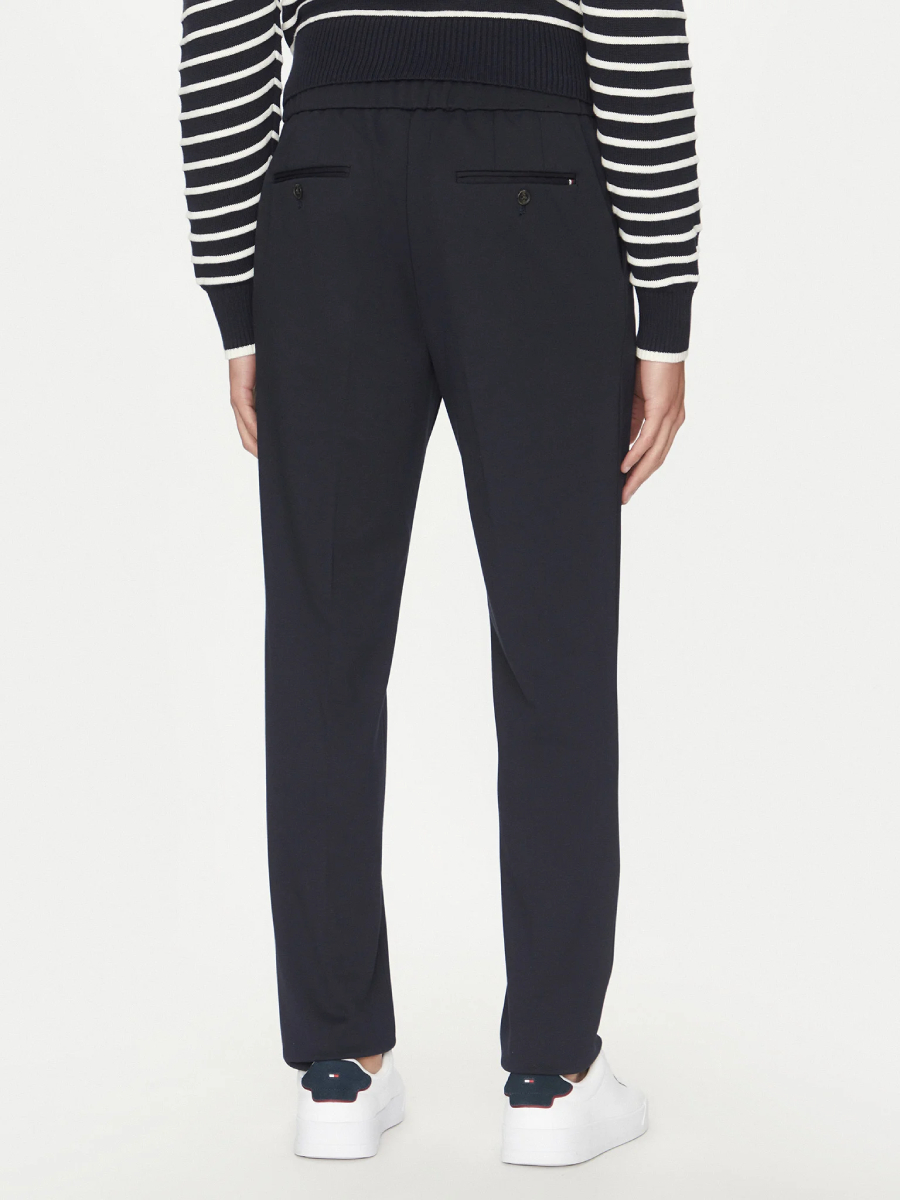 detail Tommy Hilfiger pánské tmavě modré kalhoty