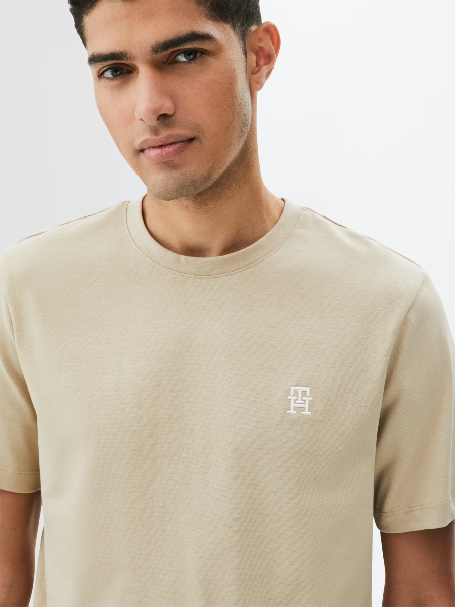 detail Tommy Hilfiger pánské béžové tričko