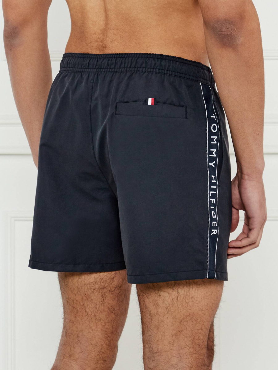 detail Tommy Hilfiger pánské tmavě modré plavky