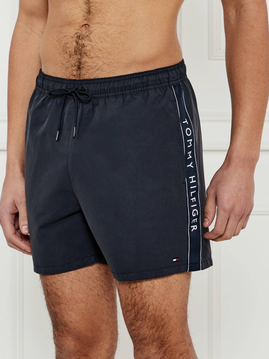 detail Tommy Hilfiger pánské tmavě modré plavky