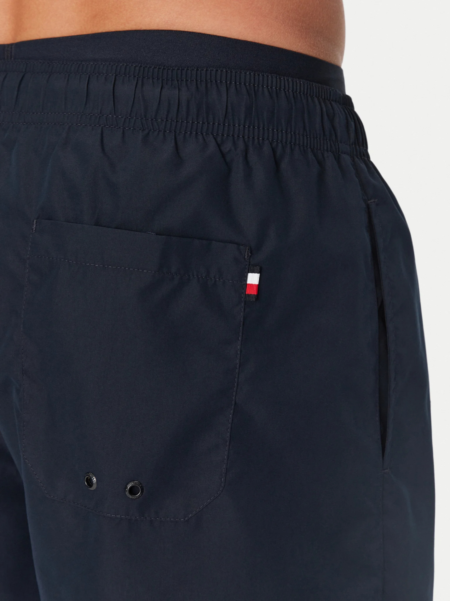 detail Tommy Hilfiger pánské tmavě modré plavky