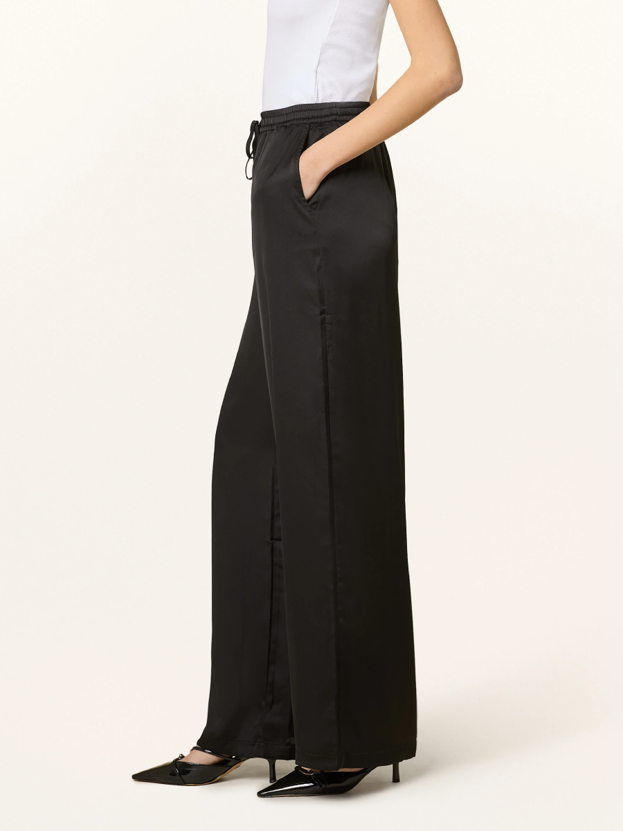 detail Guess dámské černé kalhoty