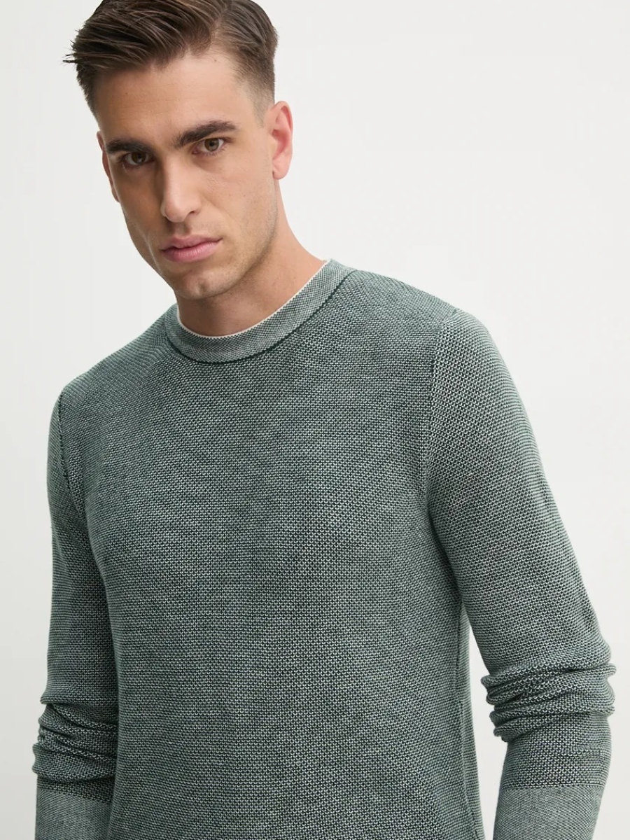 detail Guess pánský zelený svetr
