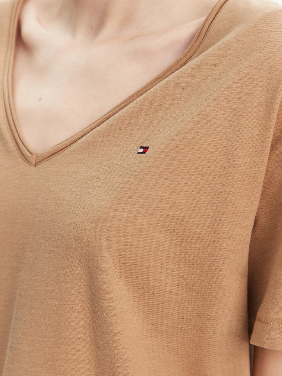 detail Tommy Hilfiger dámské basic triko