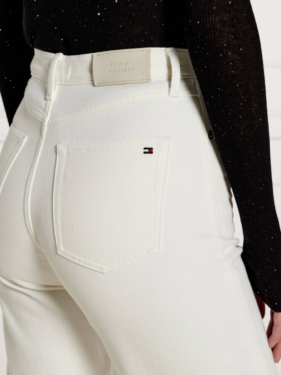 detail Tommy Hilfiger dámské bílé džíny