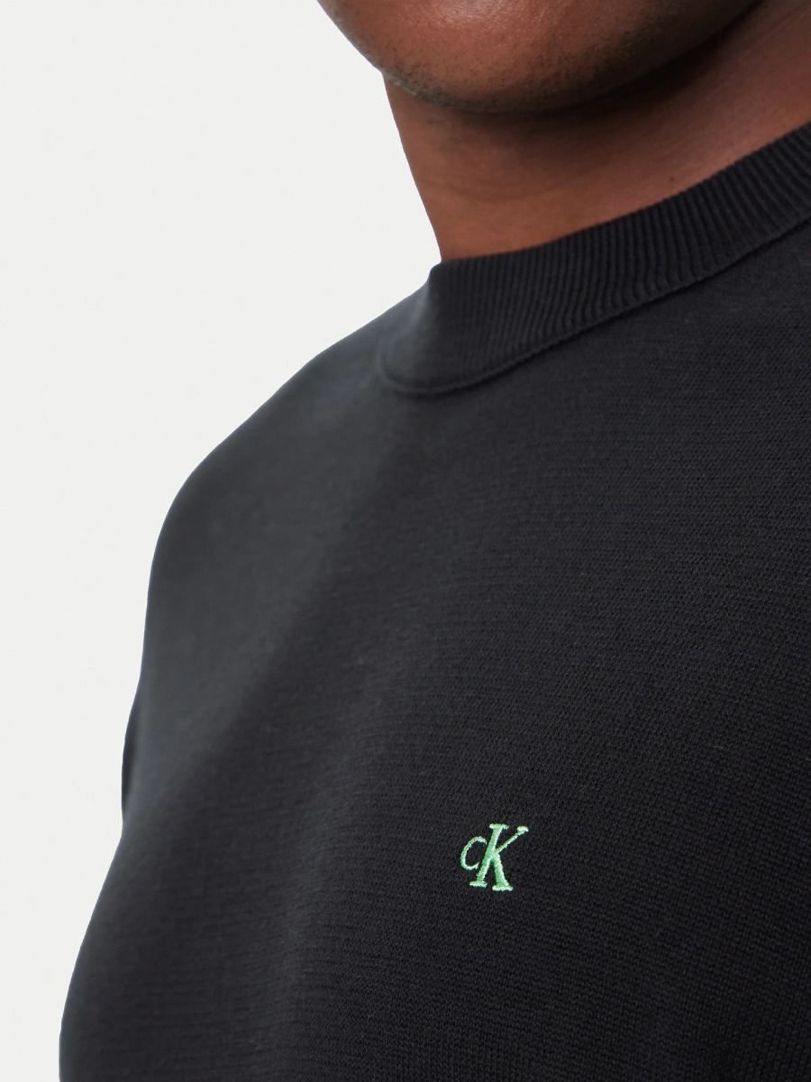 detail Calvin Klein pánský černý svetr